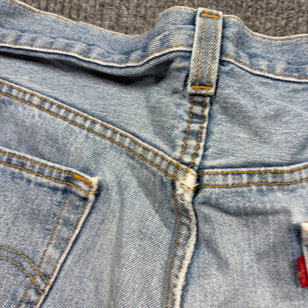 Levi 505 Jeans Mens 36x32 Regular Fit Light Wash Blue Denim Straight Leg Cotton
